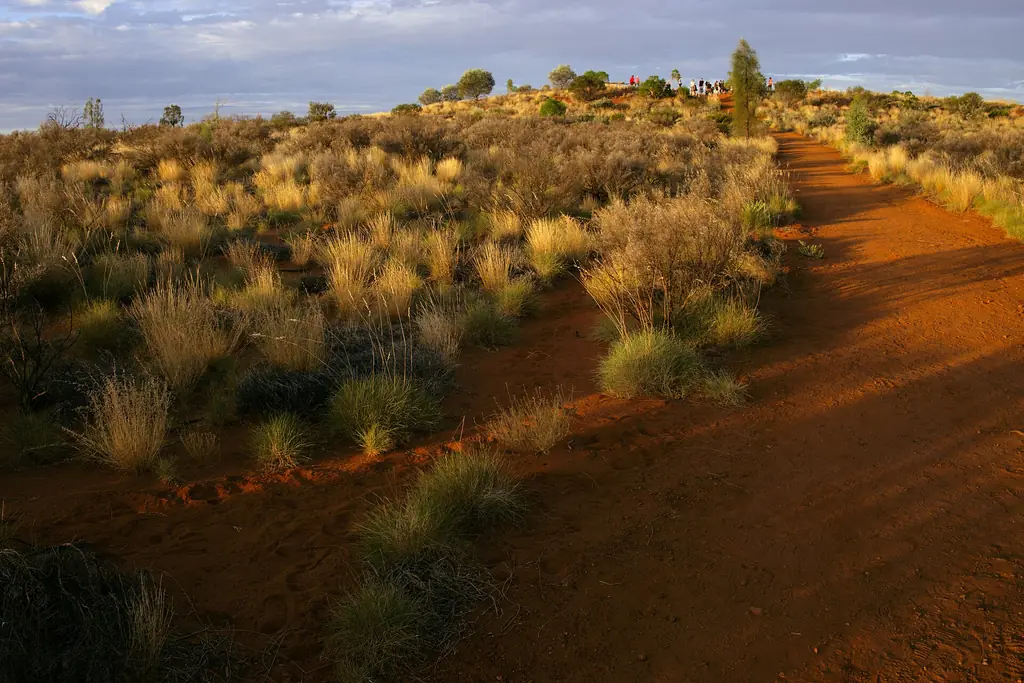 Path up to Imalung Lookout in the centre of Yulara