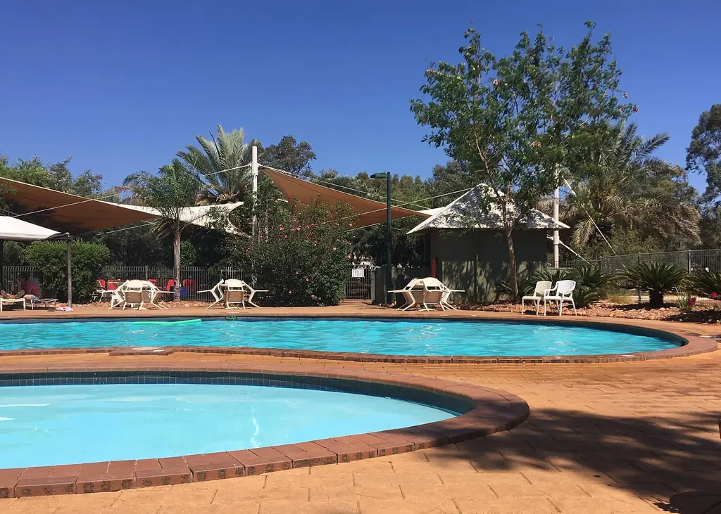 The swimming pool at Ayers Rock Campground, Yulara